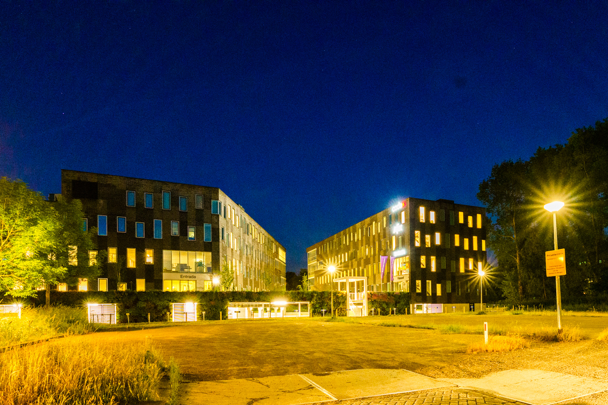 Onnodig veel lichtvervuiling en energieverspilling bij bedrijven