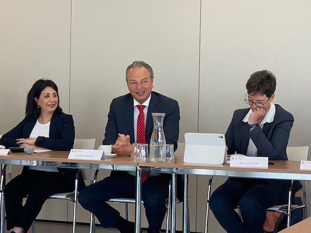 Minister Madlener spreekt MRS over Schiphol-besluit