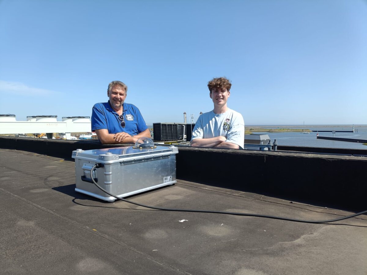 Eerste all-skycamera voor onderzoek naar lichtvervuiling in haven van Den Oever